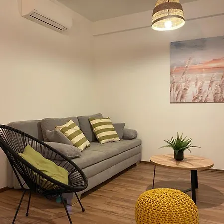 Sunny Side Apartment