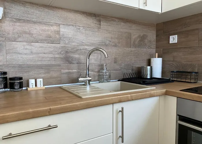 Sunny Side Apartment *