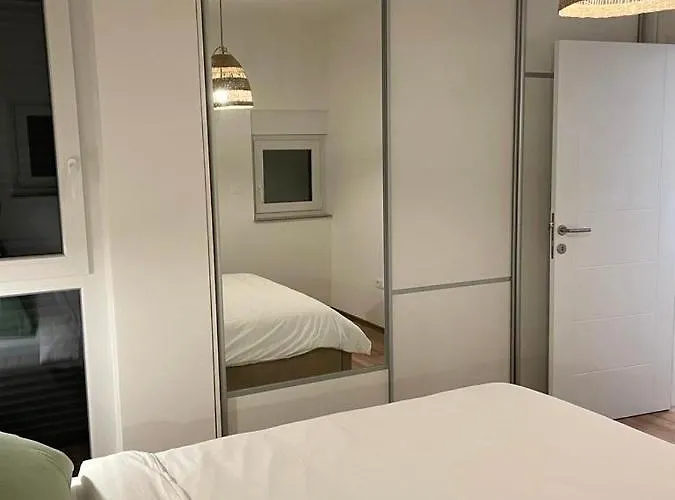 Sunny Side Apartment *