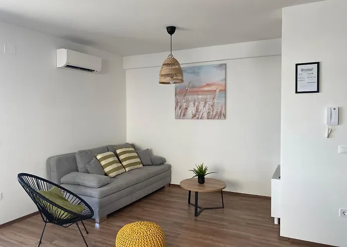 Sunny Side Apartment *